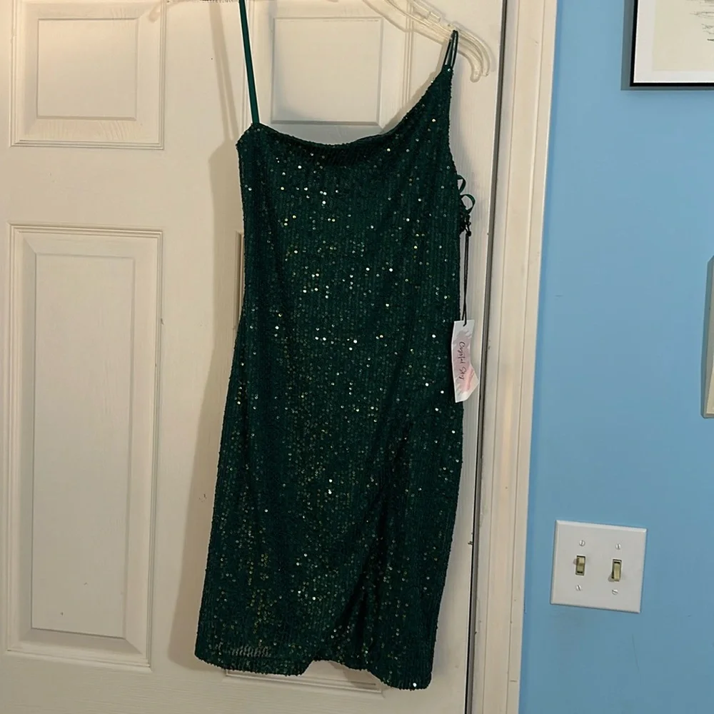DRESS - Picture 1 of 2